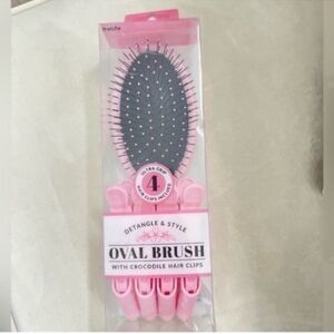 New Detangle & Style Oval Brush with clips